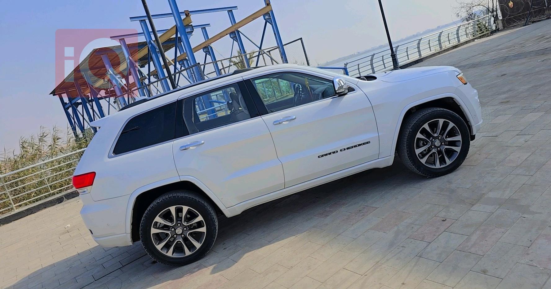 جیپ گراند شیرۆکی